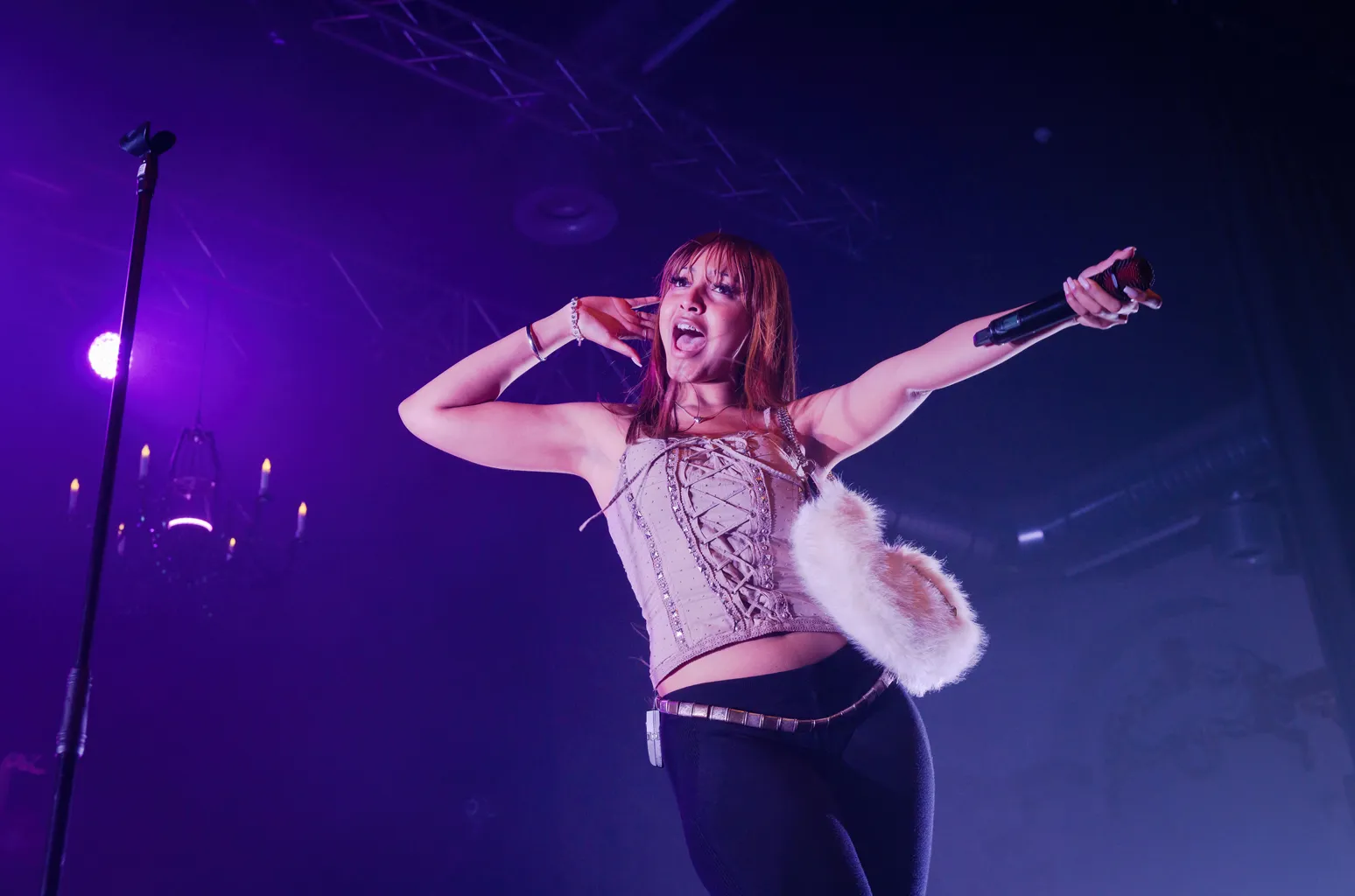 PinkPantheress Given Rotisserie Chicken by Fan at a Concert & Re-Gifts It to Her DJ: ‘He Could Use the Protein’