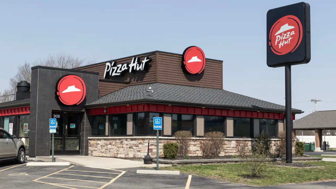 Farewell For Pizza Hut: Yum Brands Considers Selling The Iconic Chain; Details Inside