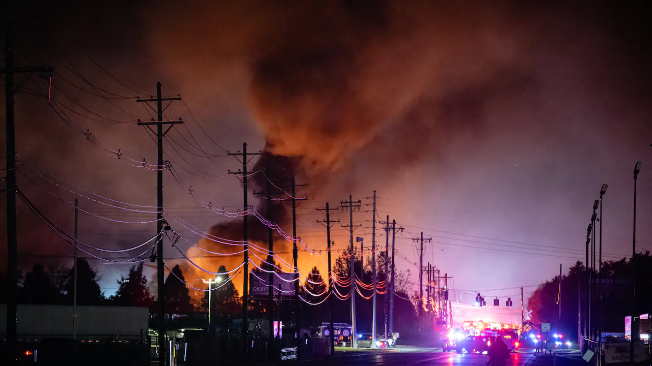 At least 9 dead, 11 injured in UPS plane crash in Kentucky