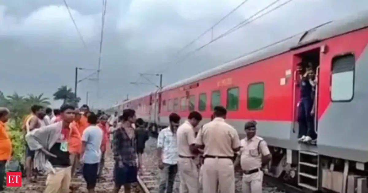 Mirzapur rail accident: 3 dead as Netaji Express hits passengers at Chunar Railway Station