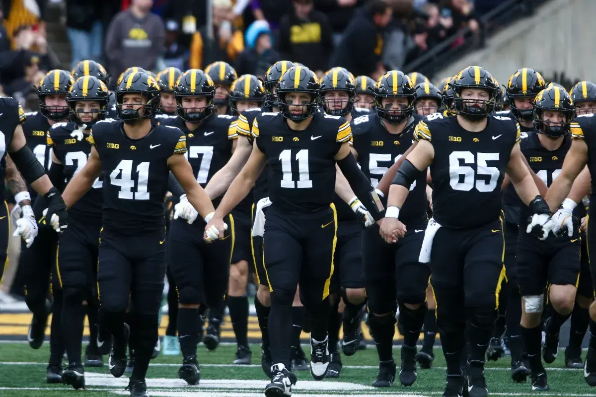 Oregon vs. Iowa Best Bets, College Football Week 11 Betting Preview 📩