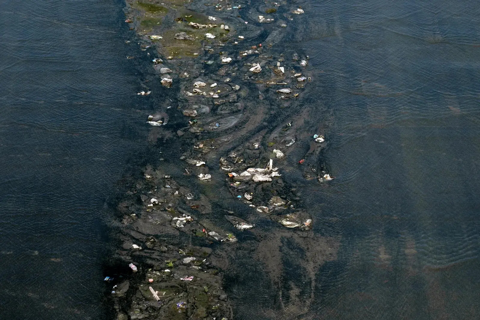 Boom on US Border Stops 20 Tons of Trash From Mexico