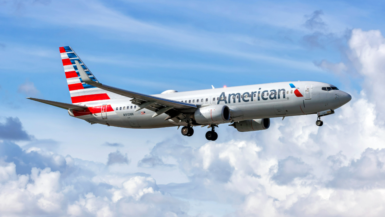 Airlines tapping Thanksgiving pilot reserves early as government shutdown snarls flights