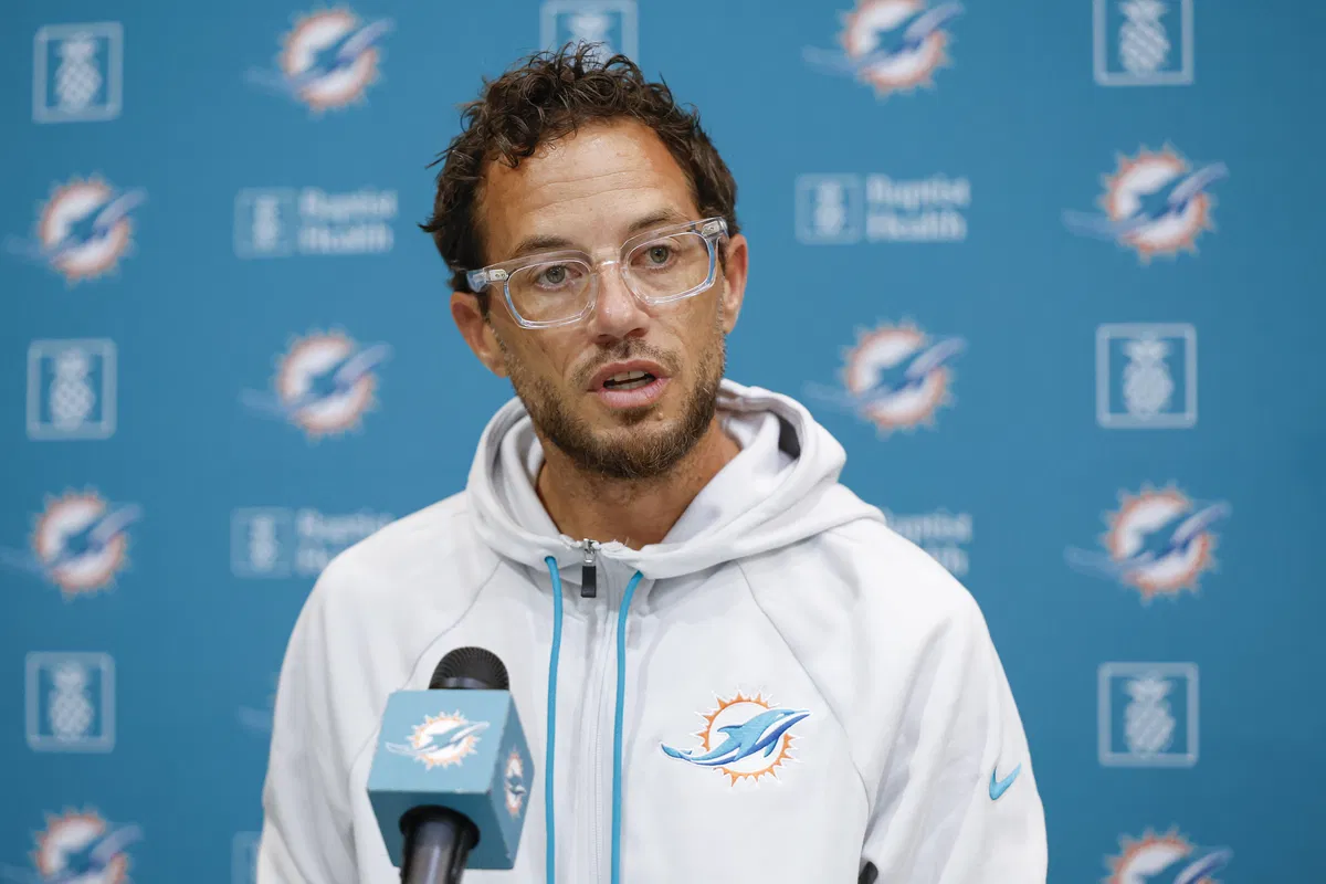 Mike McDaniel Confirms Not Knowing About Dolphins Locker Room Changes Amid 2-7 Record