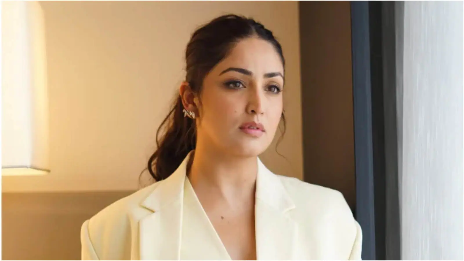 Yami Gautam Jets Off To Promote Haq, Proves Airport Fashion Can Be Comfortable Too