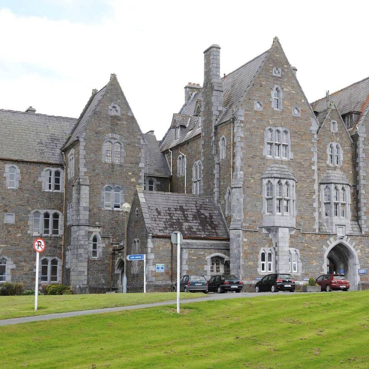 HSE spending €2.5m leasing properties in Kerry despite maintaining 14 vacant facilities
