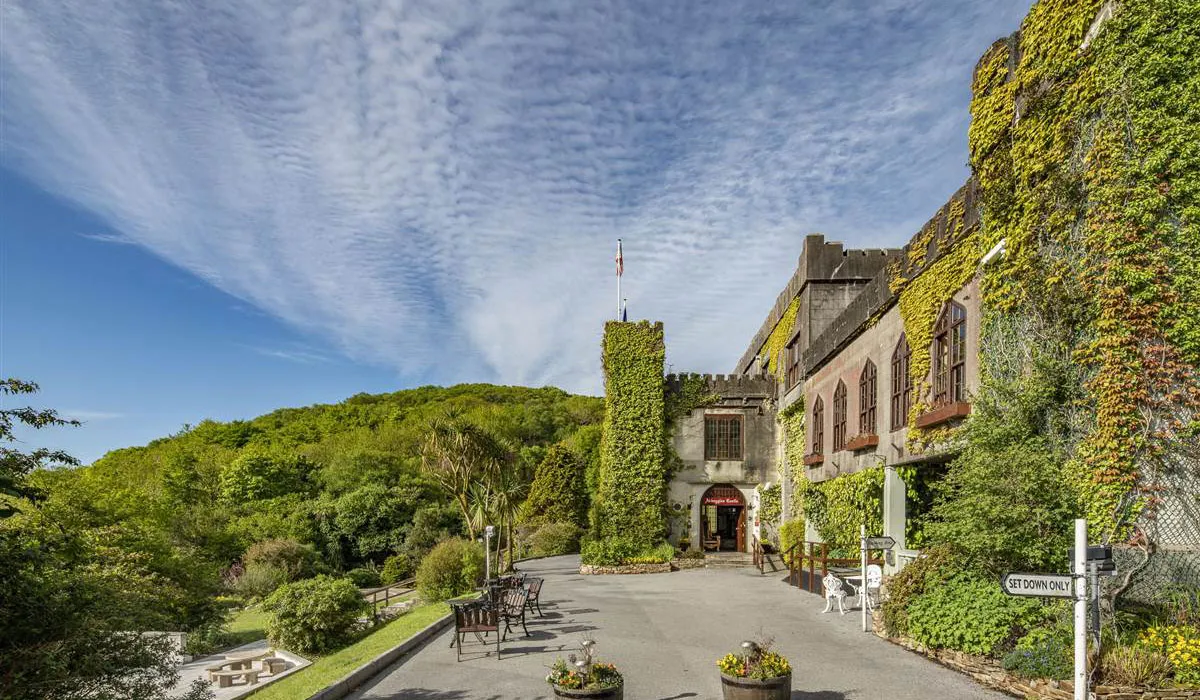 From a helipad to four poster beds, inside Ryan Tubridy's 'wedding hotel'