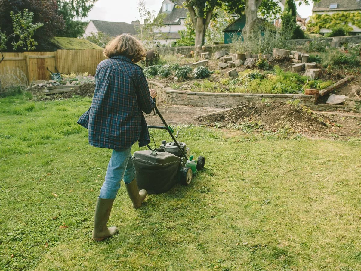 Lawns will be destroyed by spring if gardeners make 1 easy mistake over winter