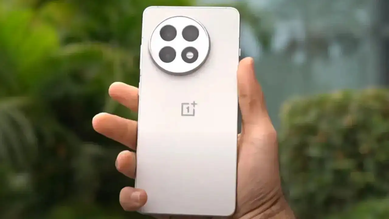 OnePlus 13R Price Drops By Rs 7400 On Flipkart Ahead Of OnePlus 15R Launch Next Week