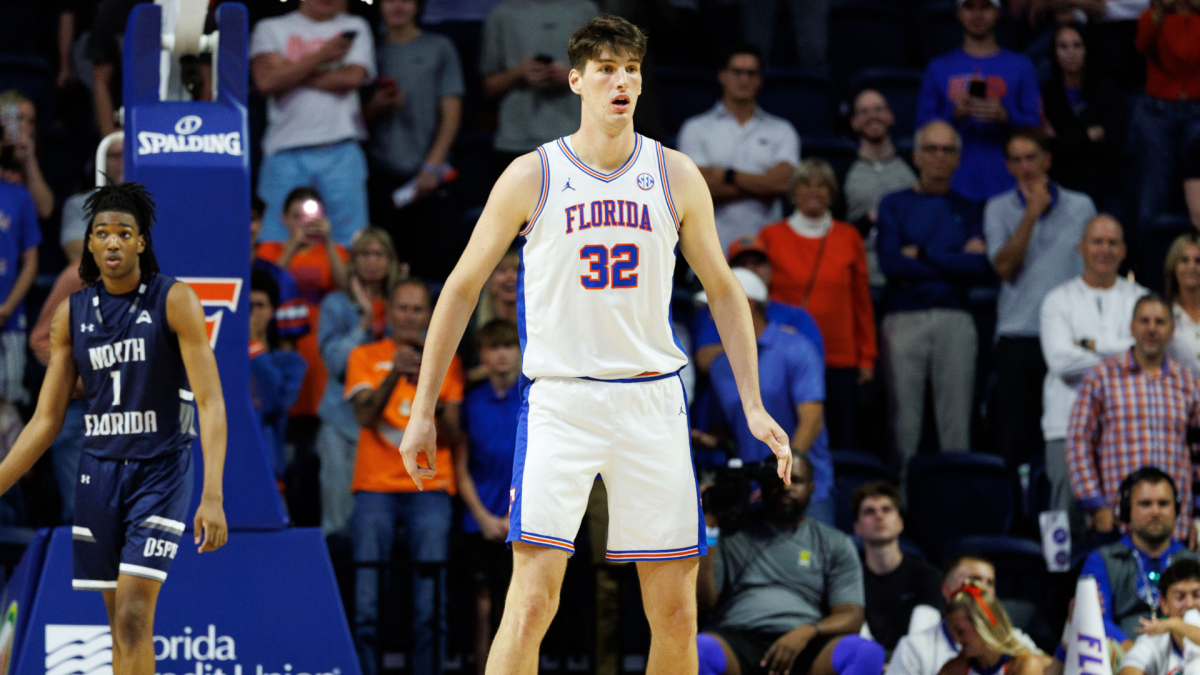 Olivier Rioux, Florida's 7-foot-9 center, makes college basketball history