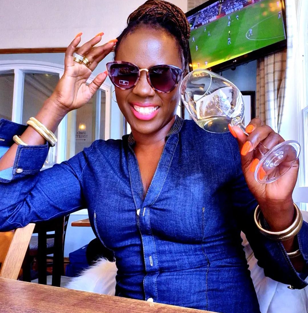 AKOTHEE hilariously trolls her “irresponsible’ mzungu baby daddy” and his new lover in viral Facebook rant!