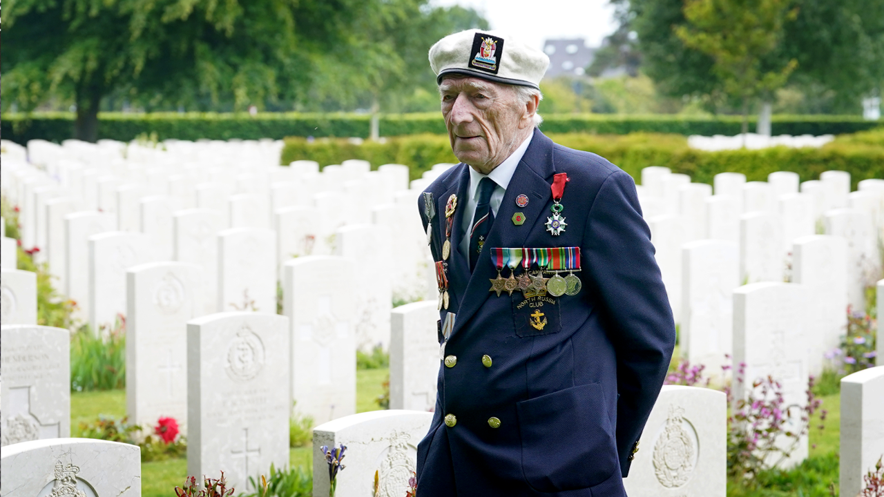 100-year-old WWII veteran says modern Britain wasn't worth friends' sacrifice