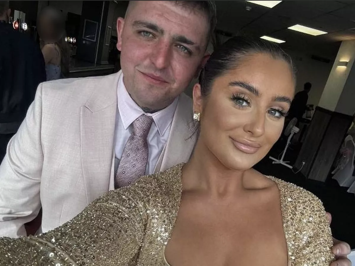 Couple with nut allergy forced off KLM flight after staff refused to stop handing out free almond cakes