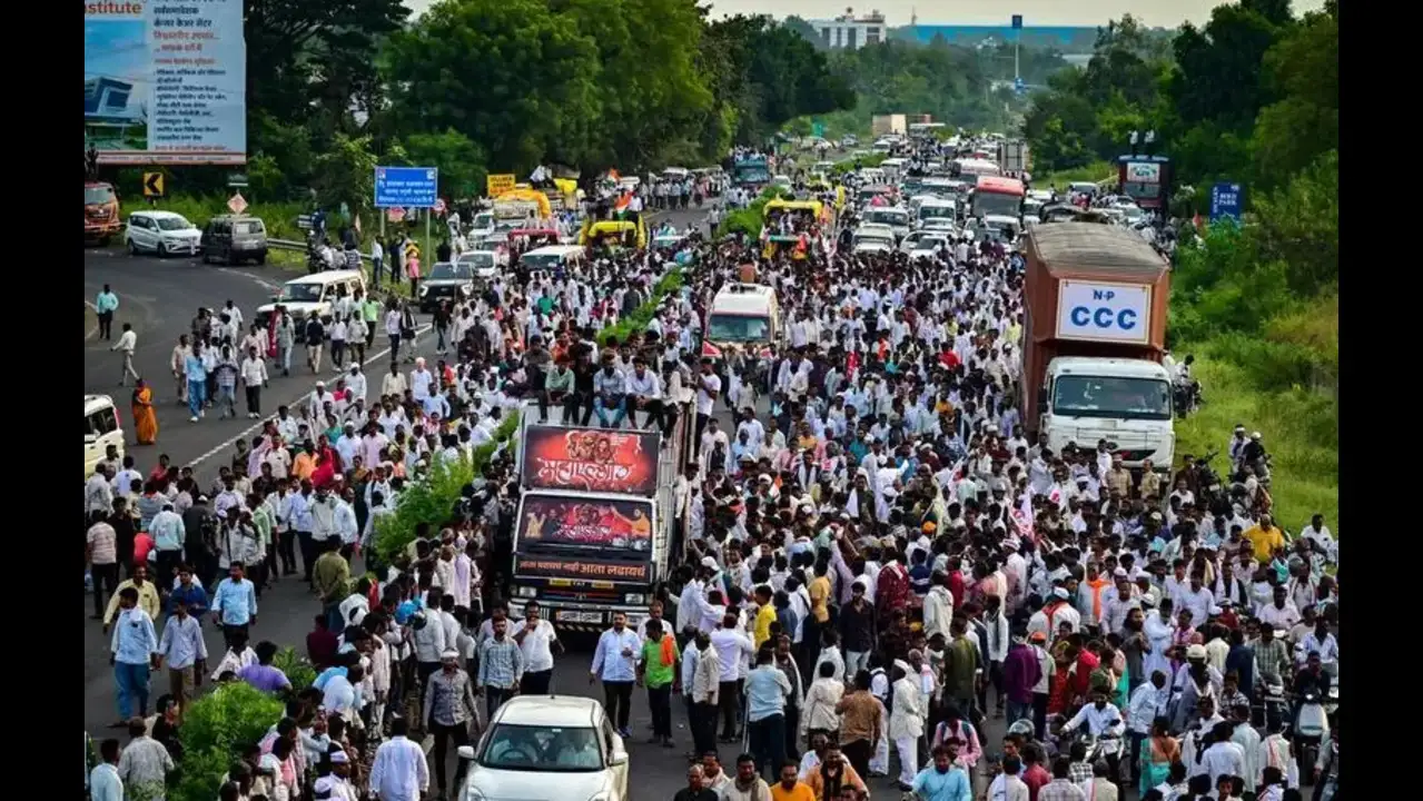 Farm loan waiver: HC orders Bacchu Kadu, protesters to clear Wardha Road