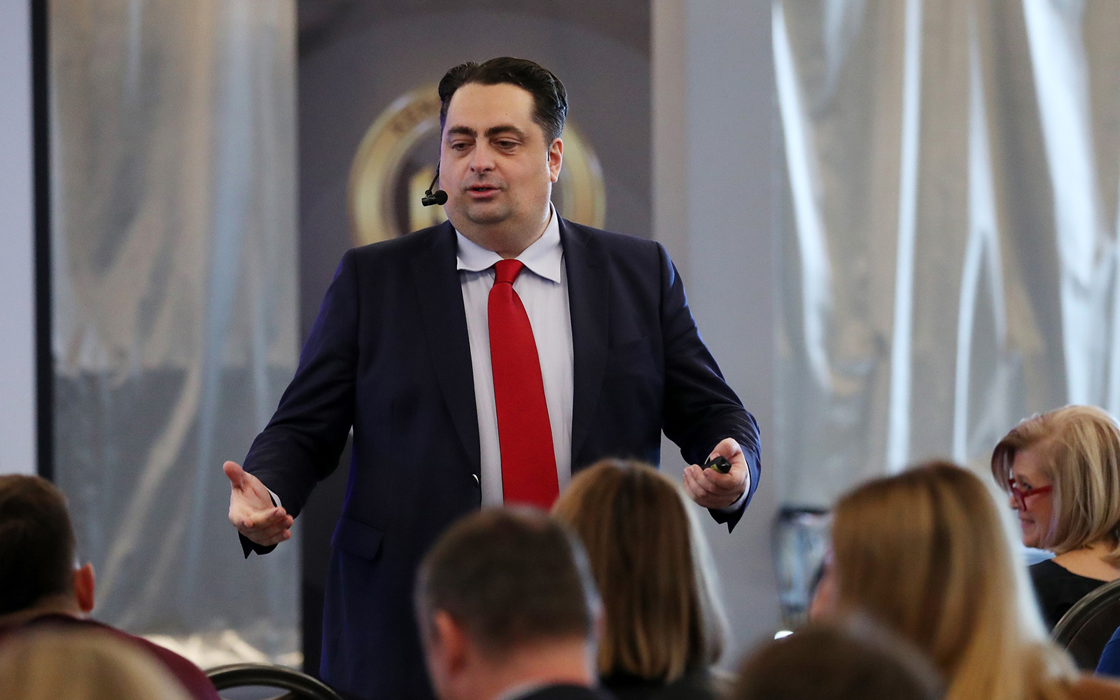 ‘Sve uspijeva i propada na liderstvu, a onaj tko nema ljude da ga slijede, ne vodi, samo je pošao u šetnju’