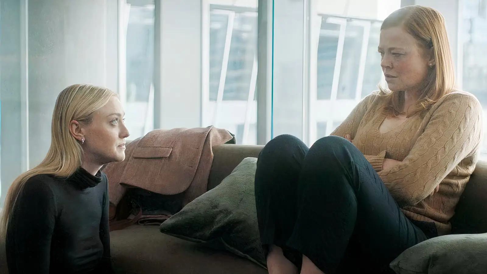 Jake Lacy Explains Peter's Fate