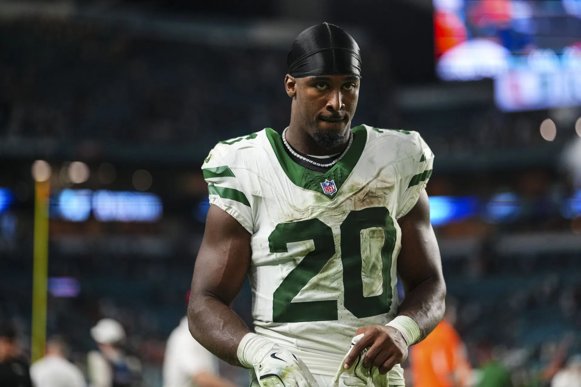 They should cut him for this behavior: NFL fans react to Breece Hall driving Go Kart in Jets locker room before practice