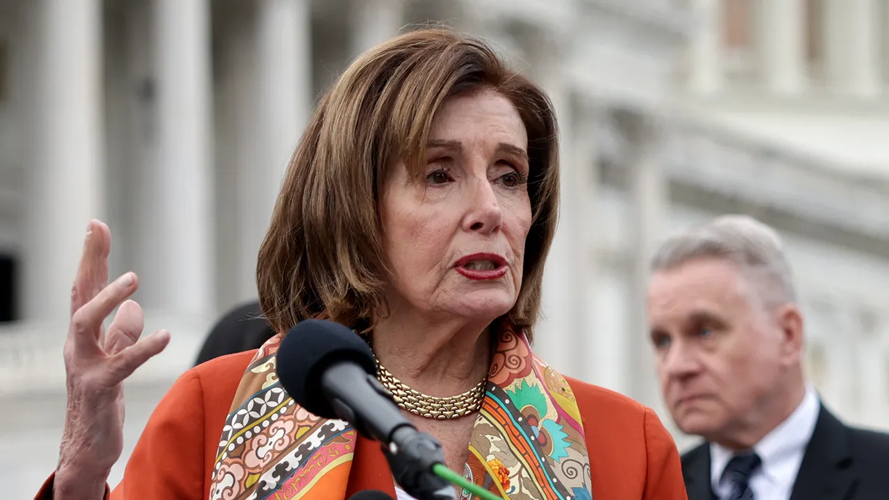 Liberal NYT columnist says Pelosi was 'right to retire now,' calls on other Dems to follow her example