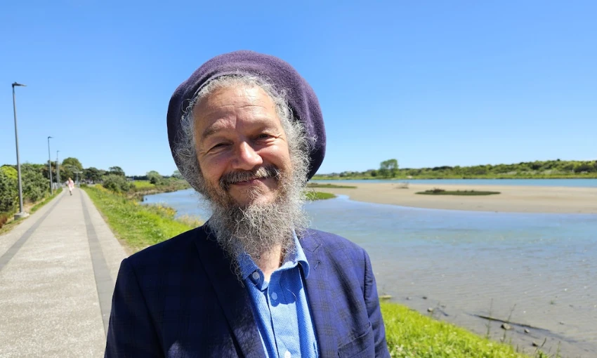 Reintroducing Nándor Tánczos, the most normal abnormal mayor