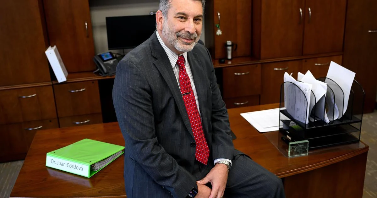 Sioux City school board to consider Córdova 'leave status'