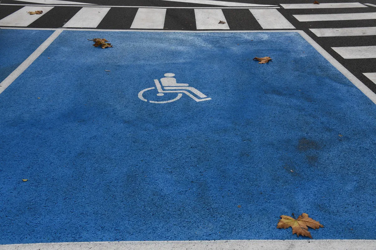 Spain to slap €500 fines on drivers parking in these spaces – Here’s what’s changing