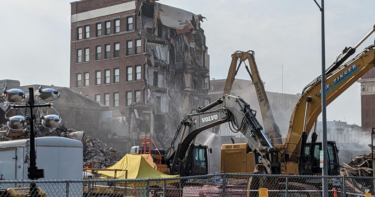 Davenport employees can be sued in collapse