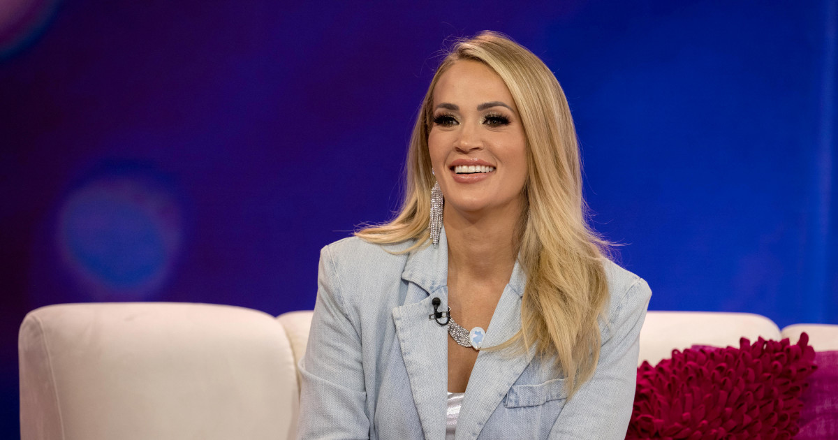 Carrie Underwood's Relaxed Look & Wavy Hair Have Fans Obsessed
