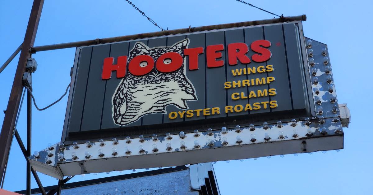 Original Hooters Founders Are Back and Dialing In the 1980s