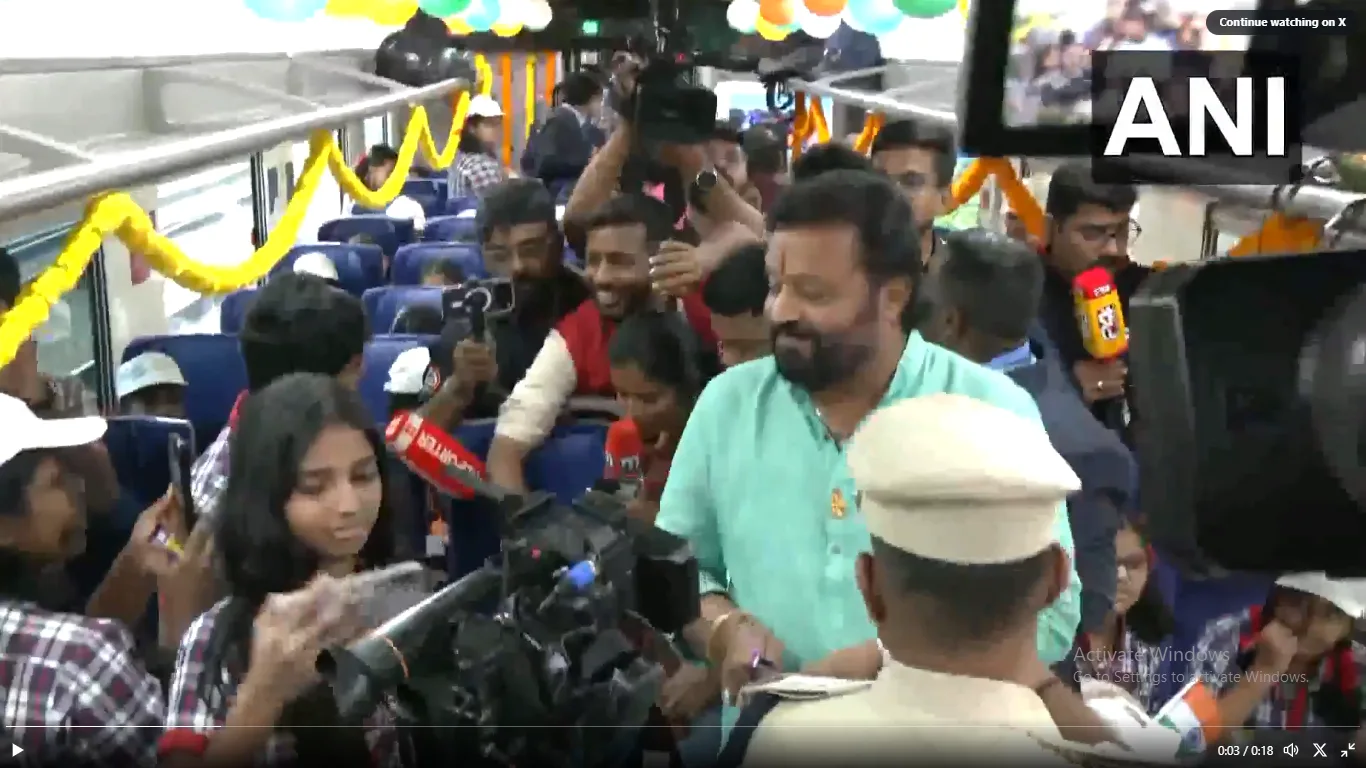 വന്ദേഭാരത്: സുരേഷ് ഗോപി എറണാകുളത്ത്; ബെഗളൂർ യാത്രാസമയം 2 മണിക്കൂർ കുറയും