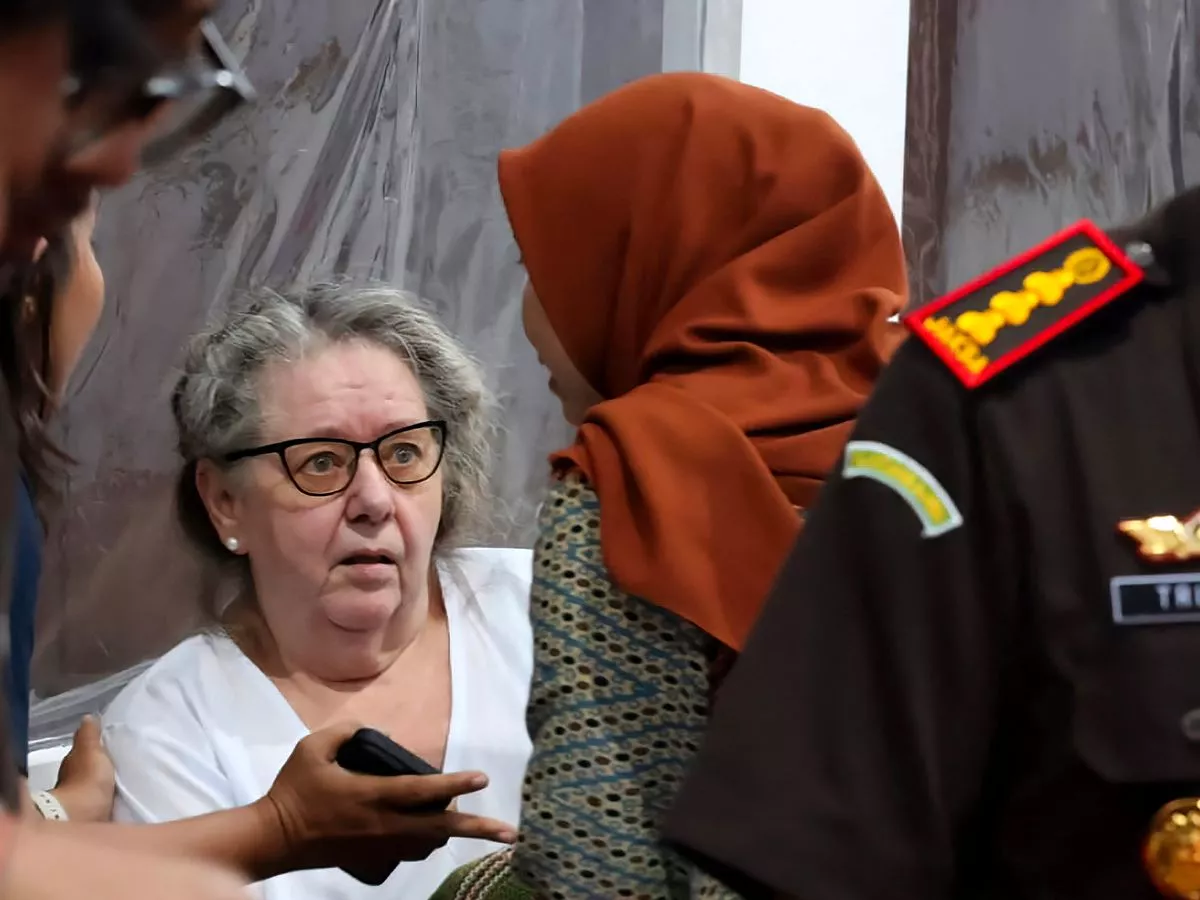 Drug mule gran arrives back in UK after 12 years on Bali death row