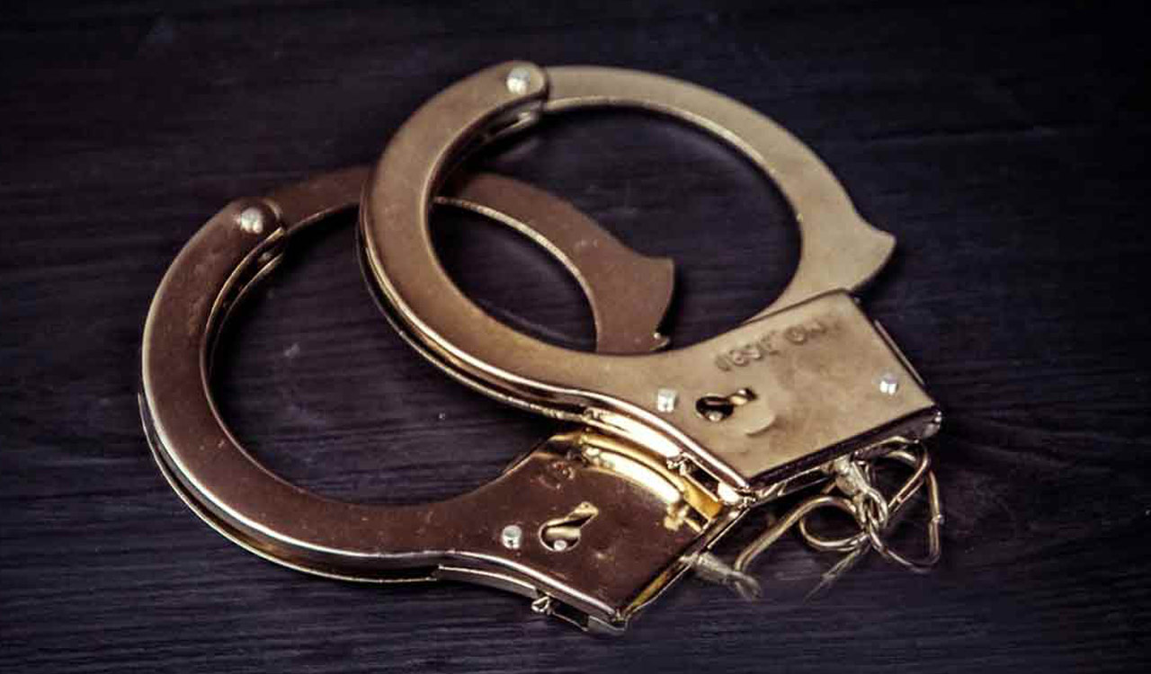 Two held for drugging, robbing bus passengers in interstate theft racket