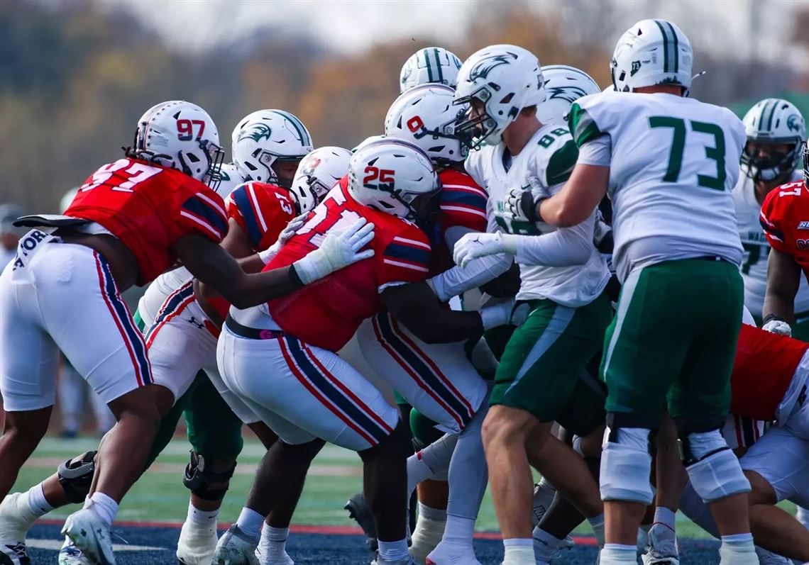 Late Robert Morris rally comes up short in 24-20 loss to Wagner