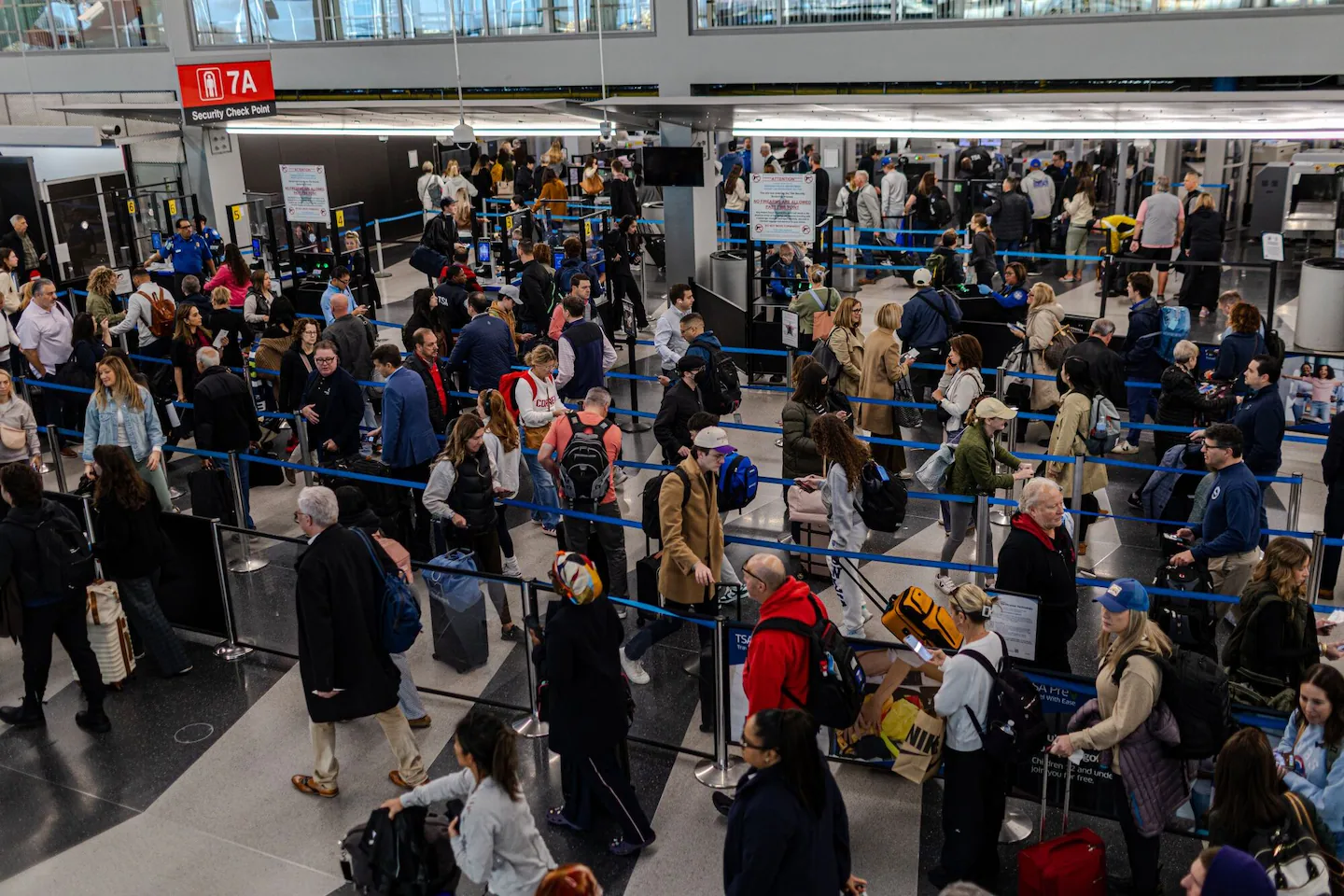 US airlines again cancel more than 1,000 flights