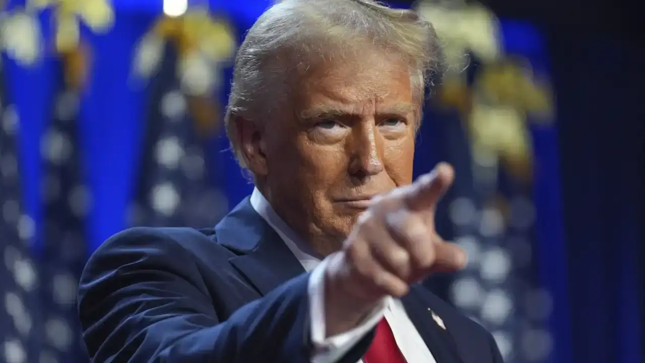 Trump's Remark On Lori Lightfoot’s Hair Sparks Buzz Online: 'She's Got Luxurious...'