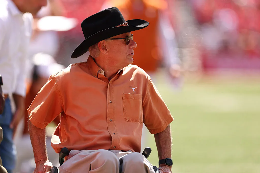 Texas governor threatens New Yorkers fleeing state after Mamdani wins election