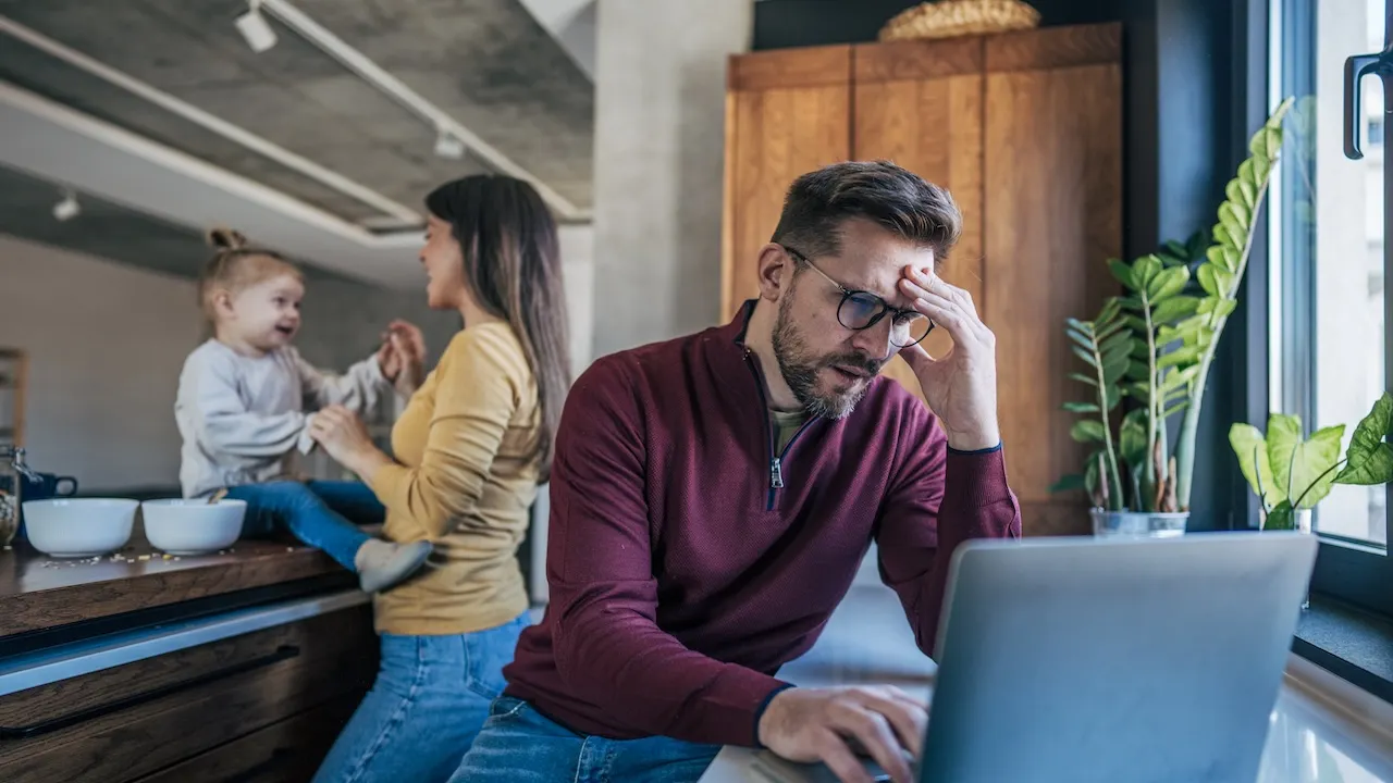 One toxic behavior kills relationships, leading happiness expert warns