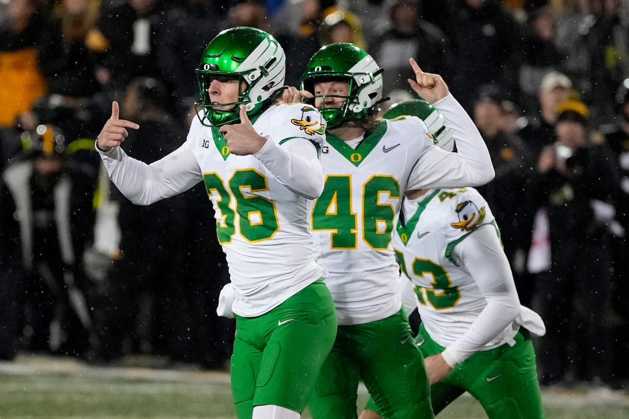 What they’re saying nationally, in Iowa City after No. 9 Oregon defeats No. 20 Iowa