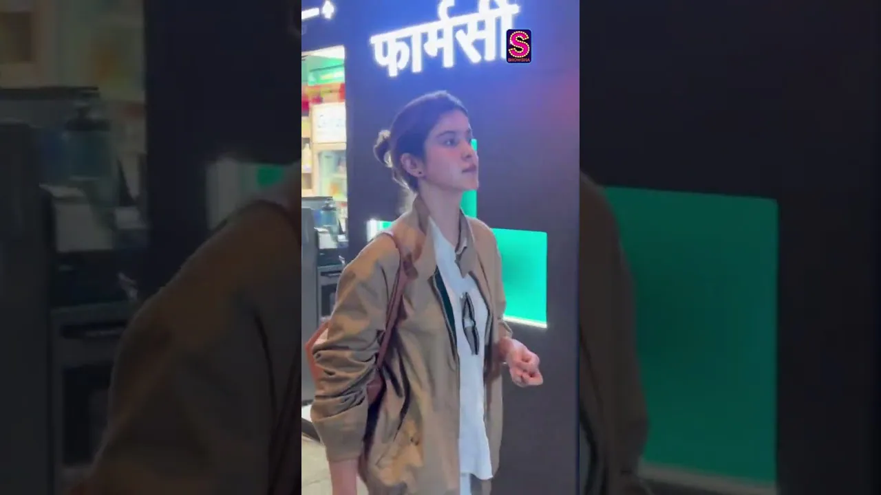 A true vision in white! Shanaya Kapoor keeps it timeless and fresh.