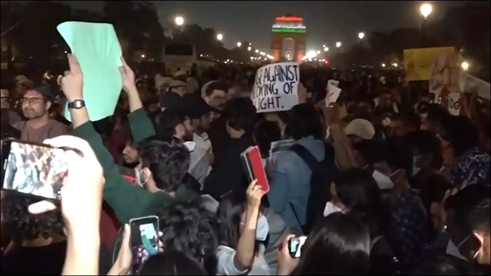 As AQI Nears 400 Mark, Delhi Residents Hit Streets, Demand Govt Action; Detained