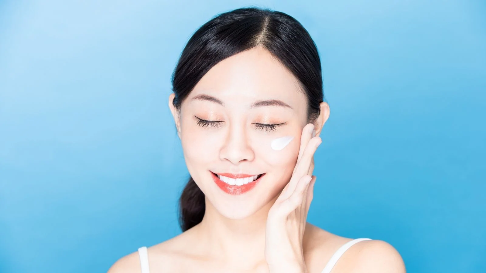 Vitamin E: Your Skin’s Secret Weapon During The Wedding Season