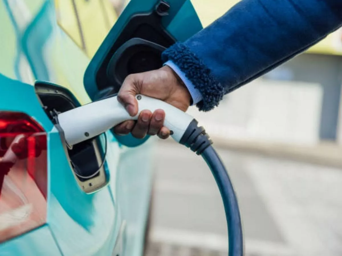 Rachel Reeves told to support EVs over petrol and diesel at Budget