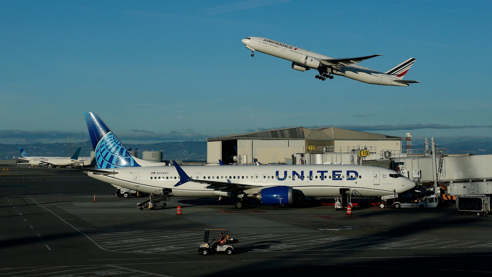 More than 700 flights nationwide canceled Saturday