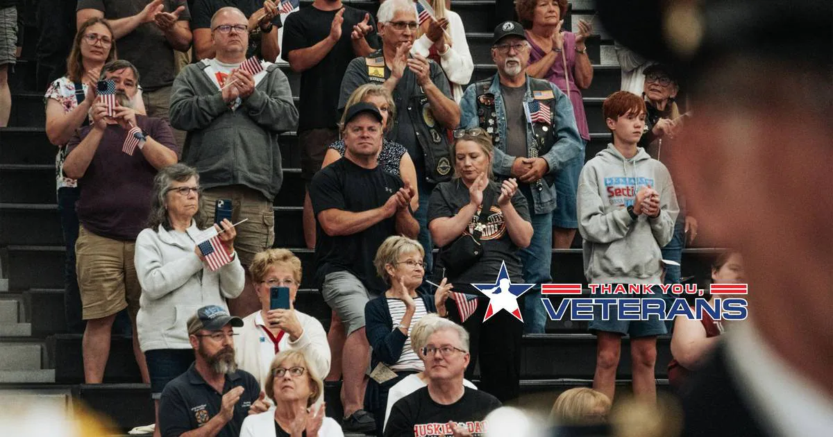 ‘Quite an honor’: McHenry High teacher accompanies veterans, students on Honor Flight