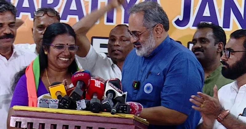 കൊച്ചി കോര്പറേഷനിലെ യുഡിഎഫ് കൗണ്സിലര് സുനിത ഡിക്സണ് ബിജെപിയില്