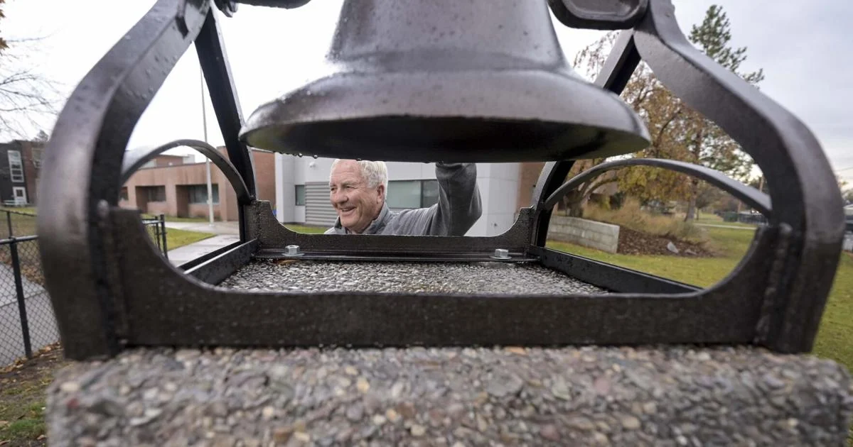 Hawthorne Elementary 1911 school bell gets second life