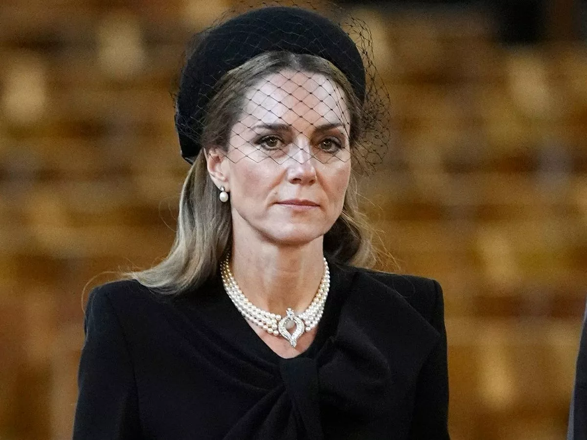 Kate Middleton stuck in Prince Andrew nightmare as she 'shudders' over new dilemma