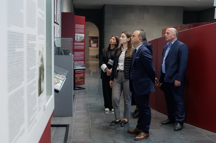 High Commissioner for Diaspora Affairs Zareh Sinanyan met with a delegation from the Armenian “Mkhitaryan” School of Istanbul