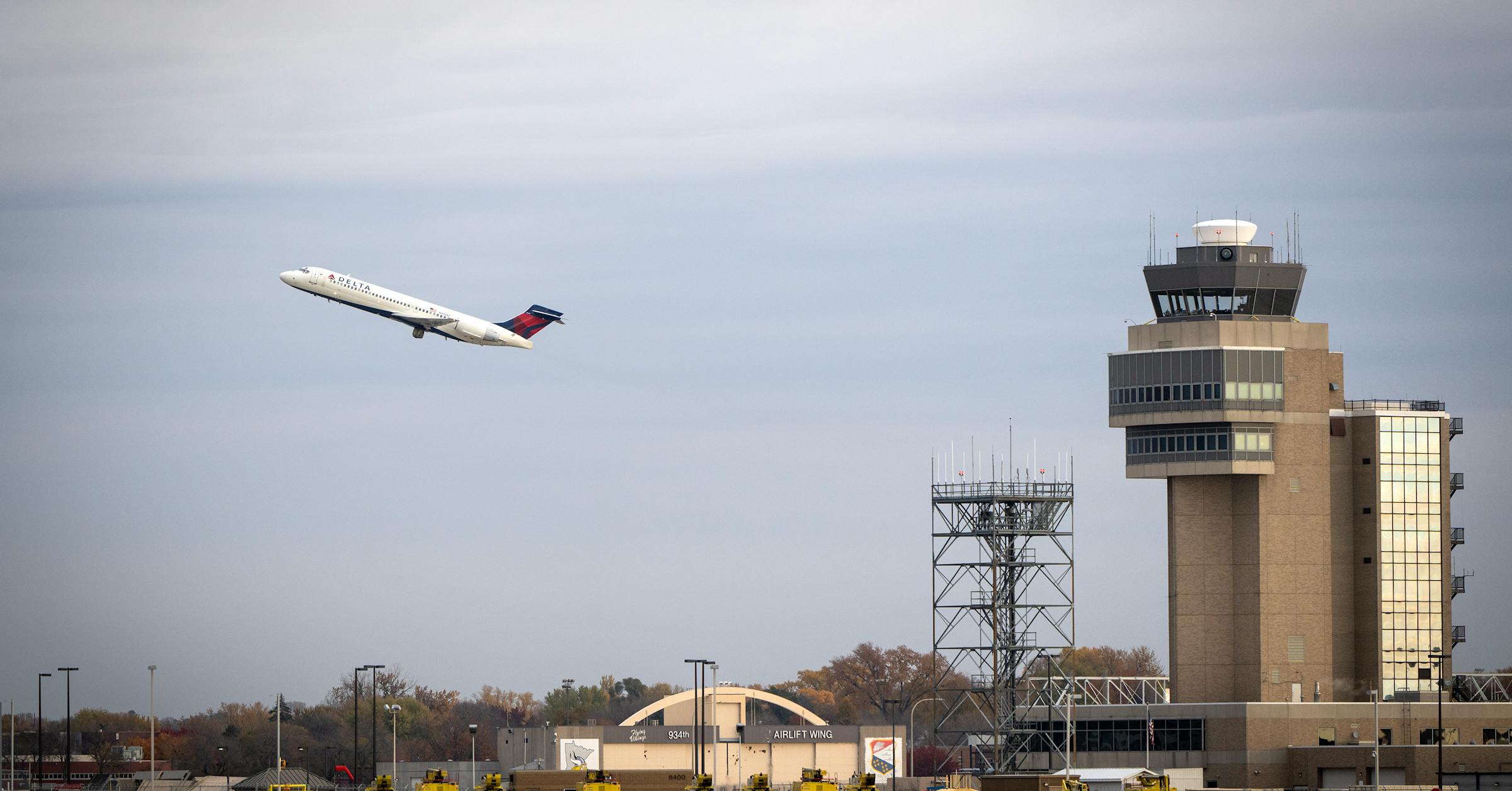 Flight cancellations at MSP grow as shutdown continues
