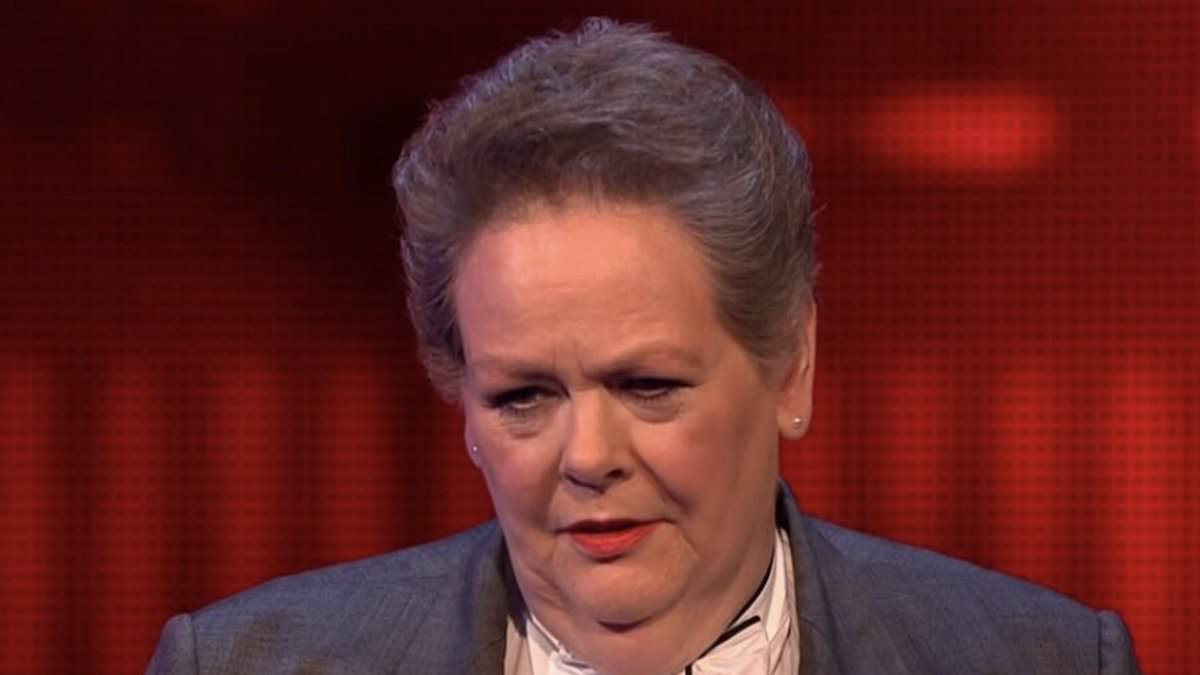 The Chase fans gasp 'never seen that before!' as player HALTS show for first-of-its-kind move - and deals blow to Anne Hegerty