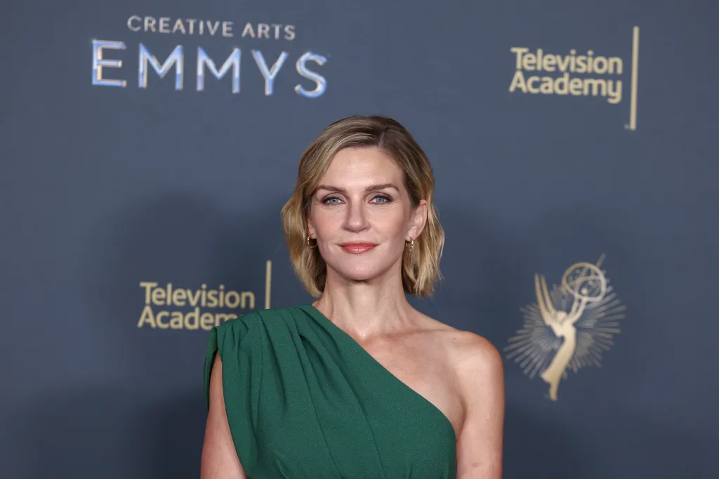 Review: Virginia Beach native Rhea Seehorn gets canvas she deserves in ‘Breaking Bad’ creator’s ‘Pluribus’